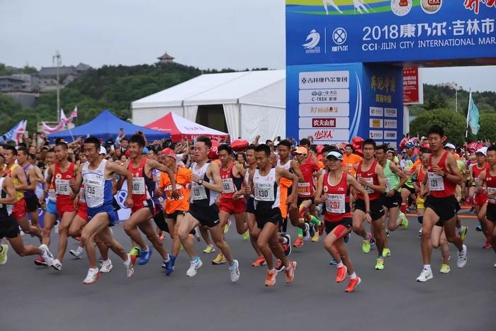 一汽-大众蔚领领跑2018吉林市国际马拉松