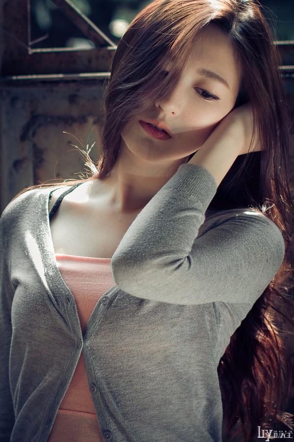 美女美图:清纯长腿美女户外性感自拍图集(图9) 美女美图:清纯长腿美女户外性感自拍图集(图9)