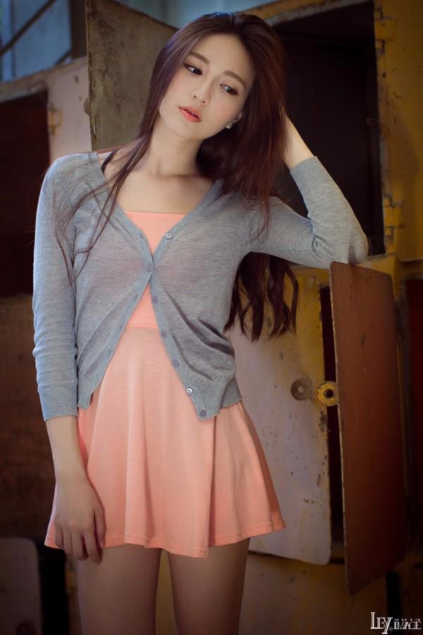 美女美图:清纯长腿美女户外性感自拍图集(图8) 美女美图:清纯长腿美女户外性感自拍图集(图8)