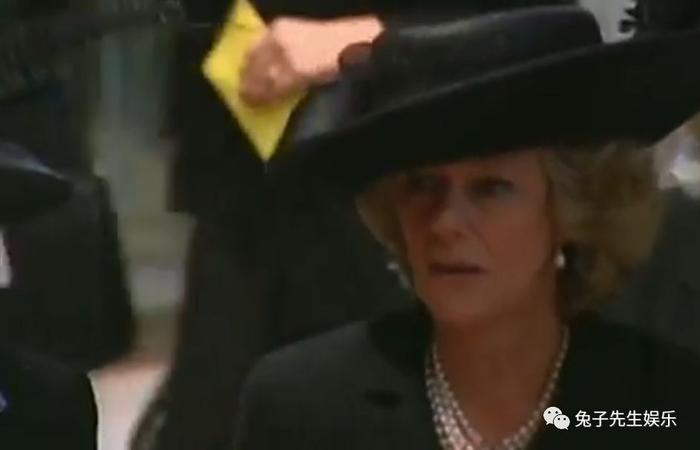 英国女王母亲去世，为何查尔斯王子如此悲痛？