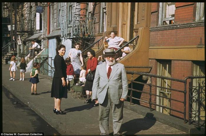 二战时期的纽约，揭示20世纪40年代美国人的辉煌生活