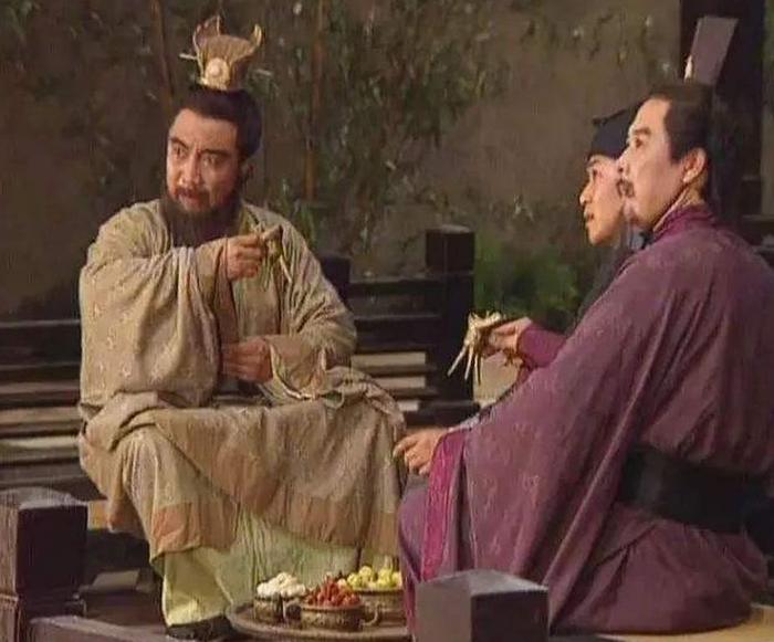 刘备是什么样的人？说忠于汉室，结果自己做皇帝，还对不起诸葛亮