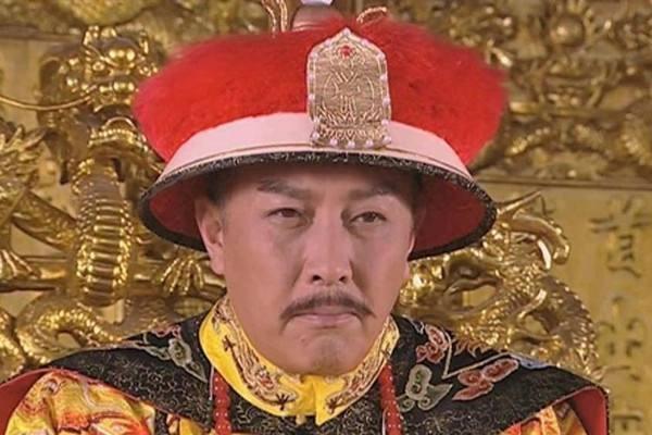 雍正一周岁抓周，抓到毛笔乱画几笔，就已经预示了会成为九五之尊