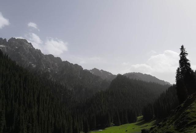 乌鲁木齐市周边徒步好地方之免门票的南山风景区沙沟