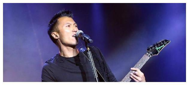 庾澄庆的吉他10万, 王力宏的100万, 但都比不过他砸了的这部吉他