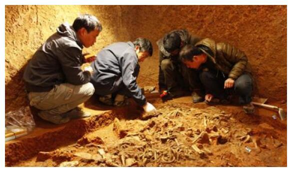 山西一座窑洞坍塌，惊动考古专家，历经2年挖出200多件宝贝