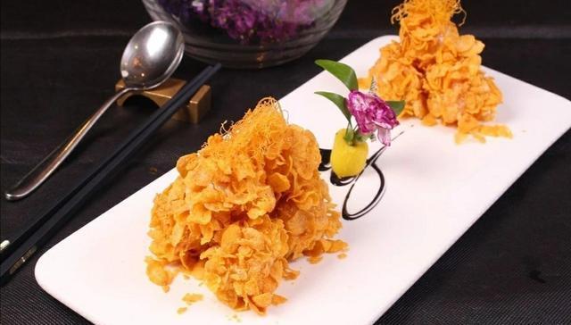 麦香虾球，麦香、奶香、鲜香，回口微带辣，酥脆、幼滑、爽口弹牙