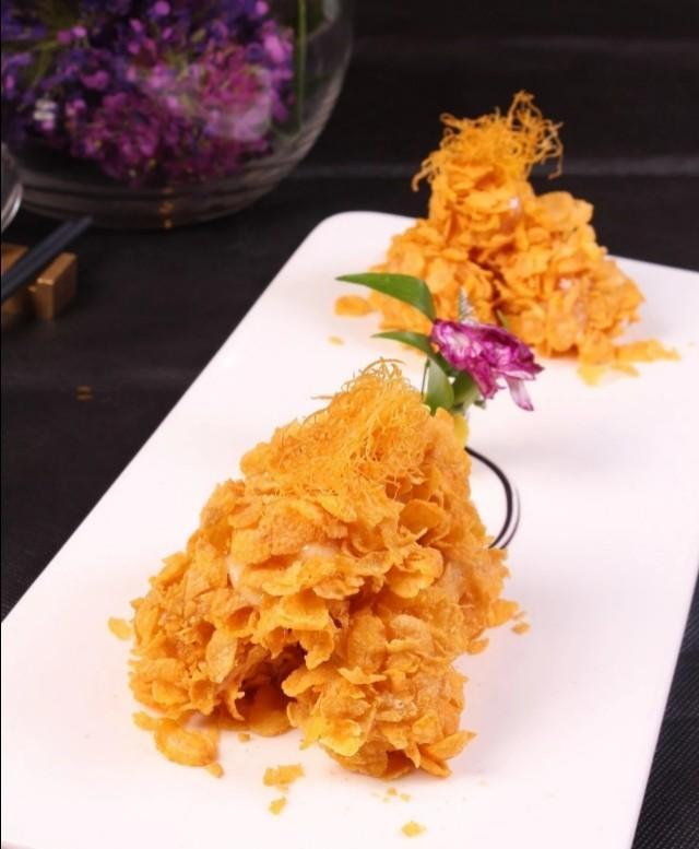麦香虾球，麦香、奶香、鲜香，回口微带辣，酥脆、幼滑、爽口弹牙
