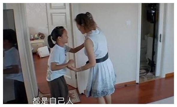 变形计：史上最虚伪富婆，给农村女孩硬塞钱，被女孩一句话打脸！