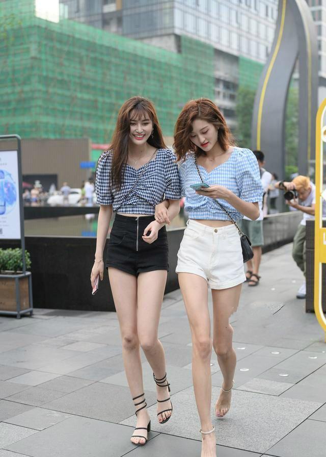 街拍美女：你们有没有发现女友的闺蜜一个比一个漂亮？