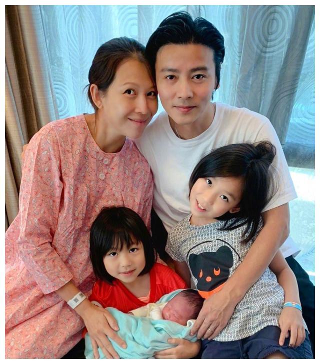 51岁陈法蓉超喜欢小孩，怀抱蔡少芬儿子满脸幸福，母爱爆棚