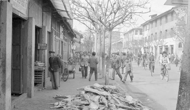 30年踏遍大街小巷，这位意大利摄影师用镜头记录80年代中国风貌