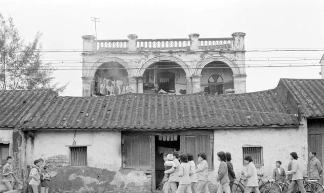 30年踏遍大街小巷，这位意大利摄影师用镜头记录80年代中国风貌