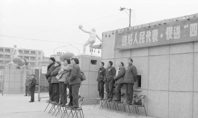 30年踏遍大街小巷，这位意大利摄影师用镜头记录80年代中国风貌