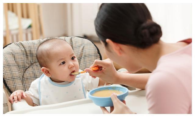 早产宝宝什么时候开始加辅食？儿科医生：注意这几点，娃吃出健康