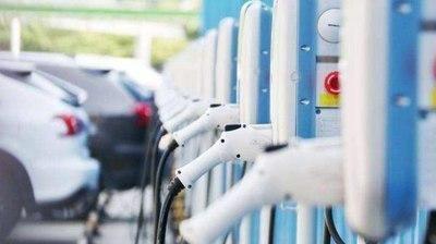 如果每个停车位都有充电桩，你会选择购买纯电动车吗？