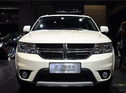 道奇酷威：外观设计很豪华，是公路上的焦点