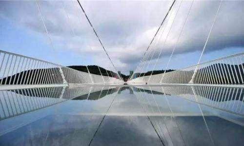 中国5大最恐怖的玻璃栈桥，胆小？千万别去！