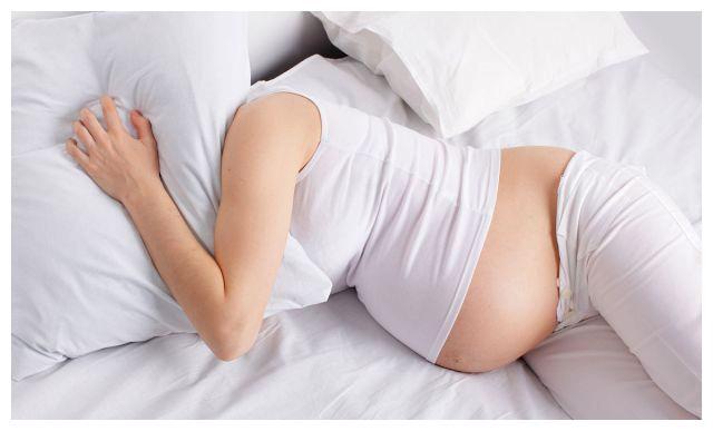 孕期睡觉平躺影响胎儿发育？听了医生这番话，可以睡个安稳觉了