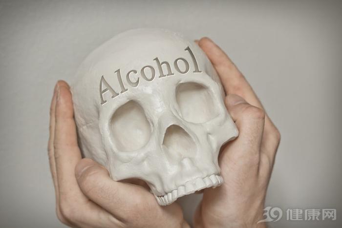剑桥大学研究指出：只要喝酒就会伤身！还可能喝出6种癌症