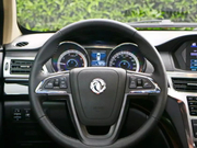 御风S16，车身线条流畅的设计风格，深受人们的喜爱