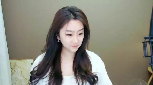 天生一副好嗓子，李先生盛赞菲儿，YY底蕴最强女主播