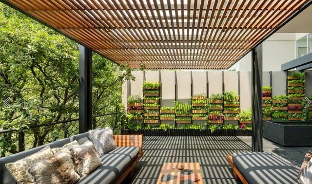 庭院设计：有防腐木地台和廊架的山顶别墅花园，真正的吸氧福祉地