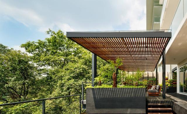 庭院设计：有防腐木地台和廊架的山顶别墅花园，真正的吸氧福祉地