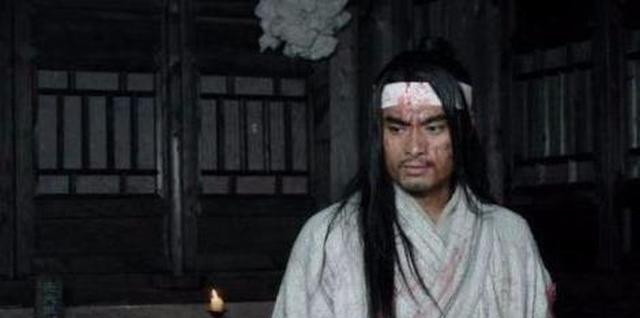 针对“武松杀嫂”情节，《金瓶梅》和《水浒传》的处理有何不同？