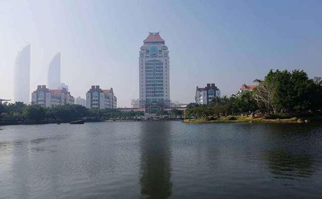国内唯一一个比省会级别高的地级市，“中国最美大学”就在这里！
