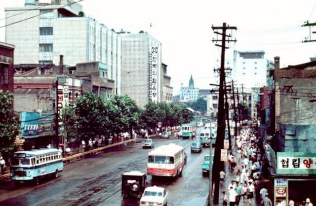 老照片：五十年前的韩流，汉城明洞商业街