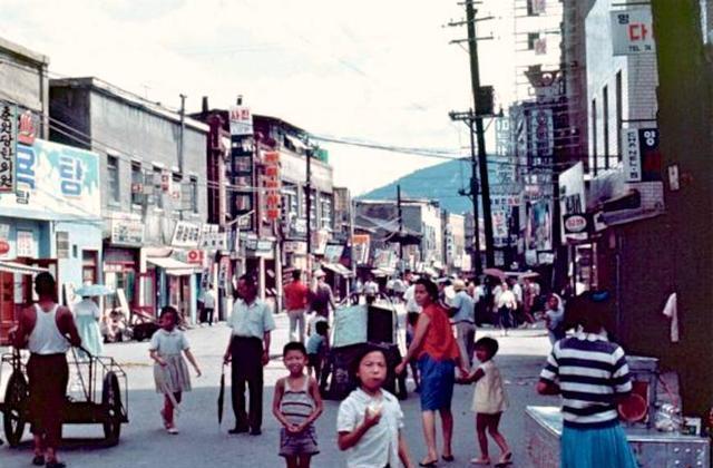 老照片：五十年前的韩流，汉城明洞商业街