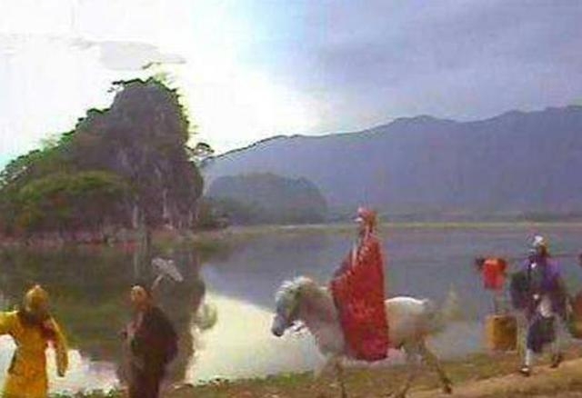 86版《西游记》这样做特效：腾云驾雾靠棉花，鱼缸就是深海龙宫