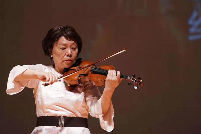 盛中国周年祭 夫人濑田裕子携手吕思清等众小提琴家以琴音寄哀思