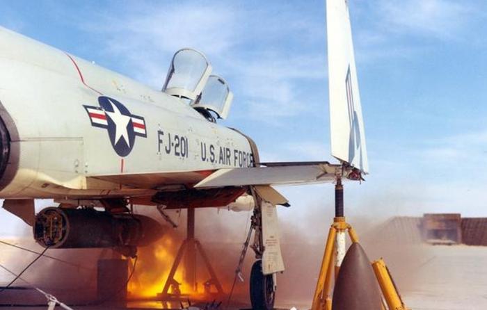 先进战斗机像F-22或者F-35上的航炮还能发挥什么作用？