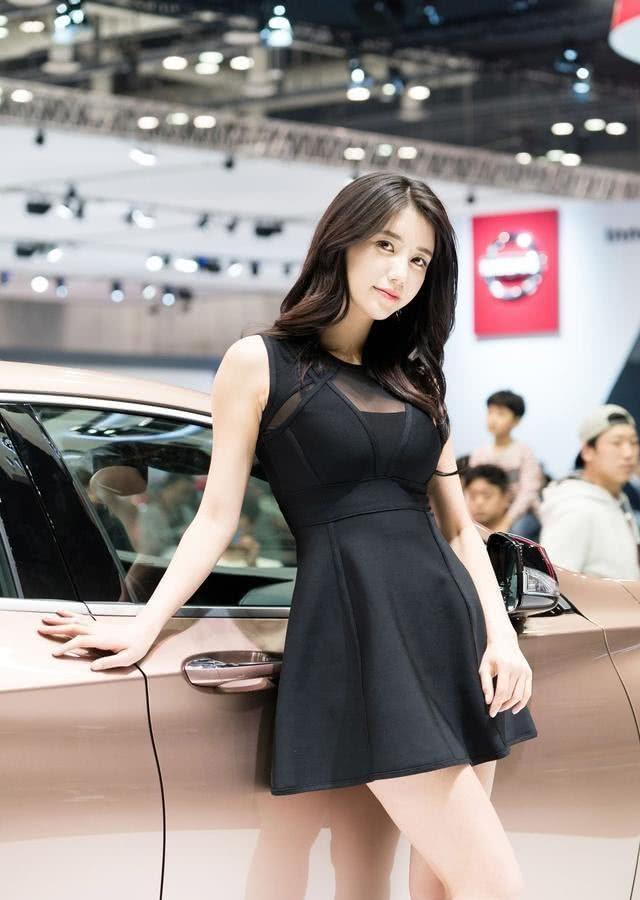 韩国车模助阵别克，黑色蕾丝连衣裙，没心思看车了