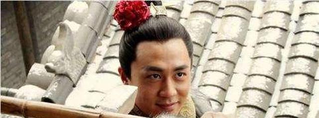 针对“武松杀嫂”情节，《金瓶梅》和《水浒传》的处理有何不同？