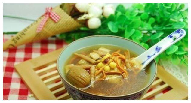 虫草花怎么吃？凉拌热炒还煲汤，快来学几招