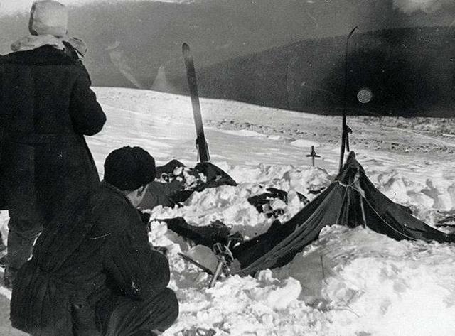 解密1959年俄罗斯9名登山队员离奇死亡，舌头被割，衣不蔽体