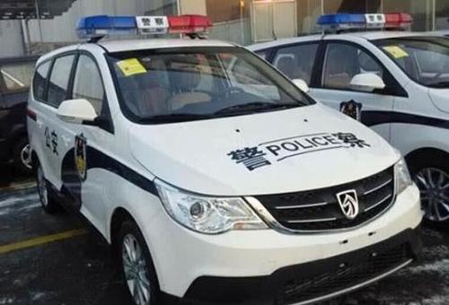 中国警车“全面换血”，和大众丰田说拜拜，新车不服不行