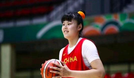 中国女篮新一代领军人物！20岁李月汝天赋超强，被称为女篮奥尼尔