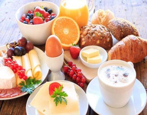 “早餐吃得像国王，”德国的一句饮食谚语。