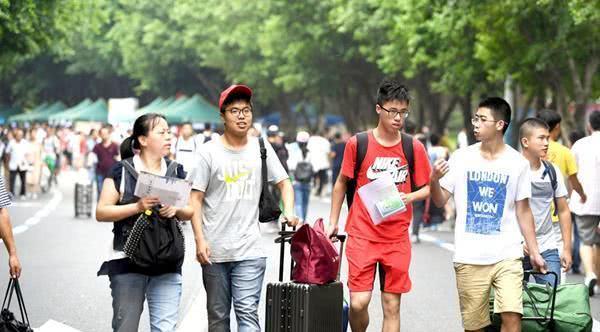 文科生志愿：不要被“高大上”的专业迷惑，许多已经饱和待撤销！