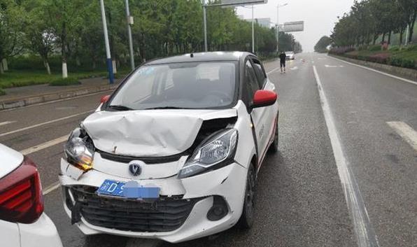 长安CS55遭奔奔追尾，都是长安车，差距竟这么大