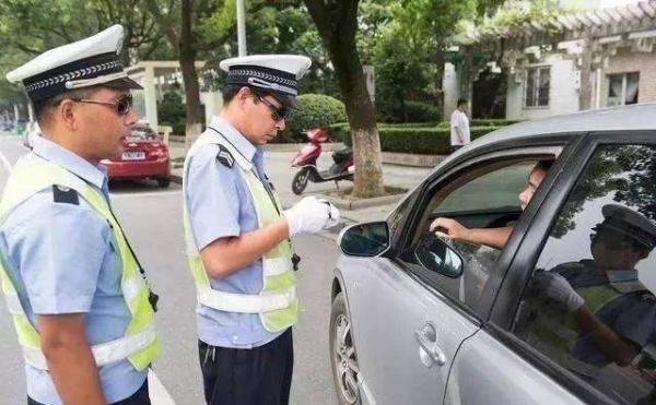 开车遇到“锯齿车道”怎么办？交警：不认识就别开车！分都不够扣