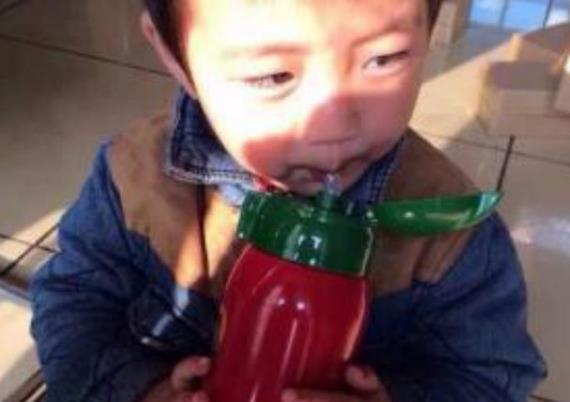 央视曝光：这种保温杯，倒出来的水“有毒”，你家孩子在用吗？