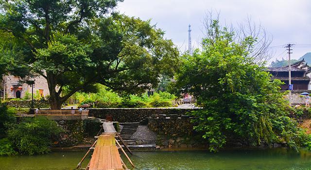 重峦叠嶂、山间泉水，这是位于茶乡、林海之间，钟灵毓秀的瑶里