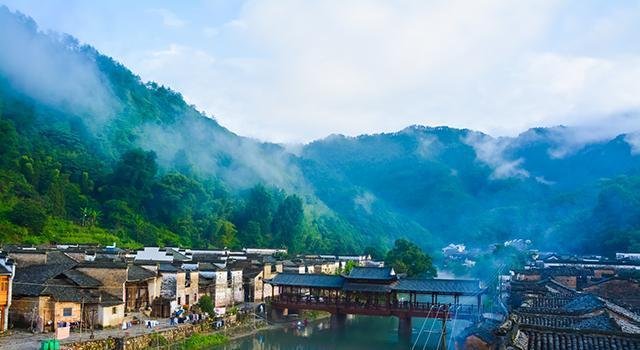 重峦叠嶂、山间泉水，这是位于茶乡、林海之间，钟灵毓秀的瑶里