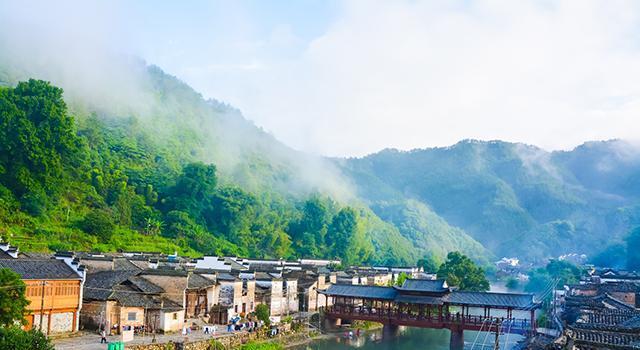 重峦叠嶂、山间泉水，这是位于茶乡、林海之间，钟灵毓秀的瑶里