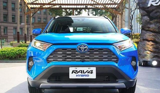 新RAV4开启海外预定，混动车型涨价4千，全球销冠果然厉害